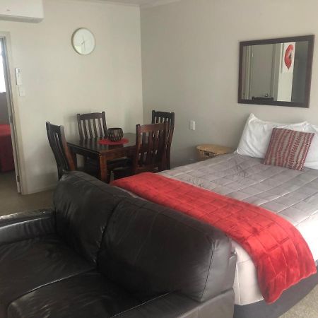 Absolute Lake View Motel Taupo Ngoại thất bức ảnh
