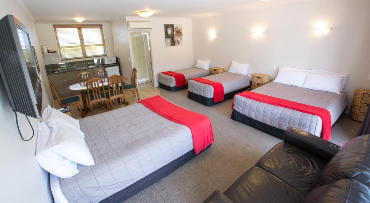 Absolute Lake View Motel Taupo Ngoại thất bức ảnh