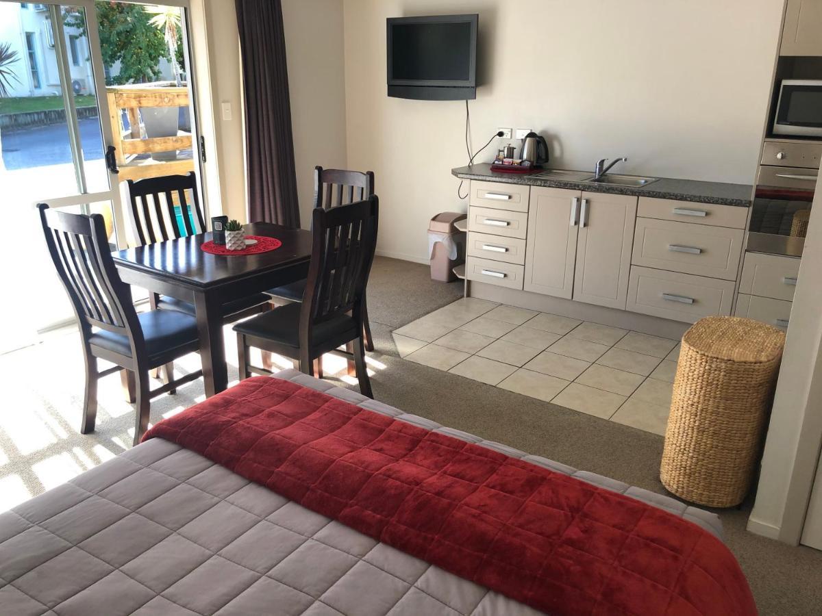 Absolute Lake View Motel Taupo Ngoại thất bức ảnh